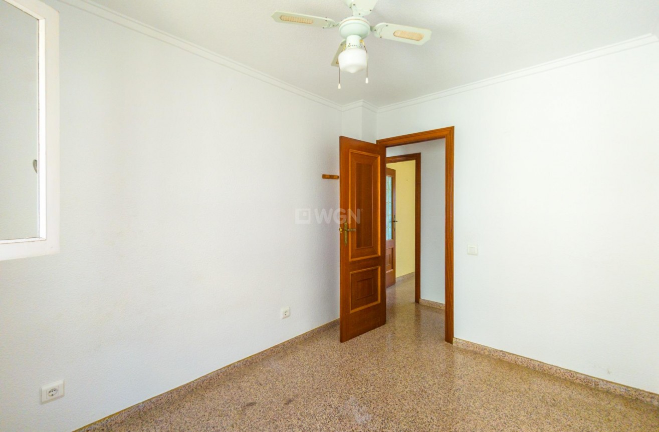 Resale - Apartment / flat - Torrevieja - La Mata Pueblo