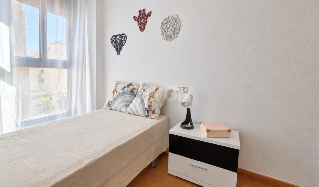 Wiederverkauf - Wohnung - Torrevieja - Centro - Muelle Pesquero