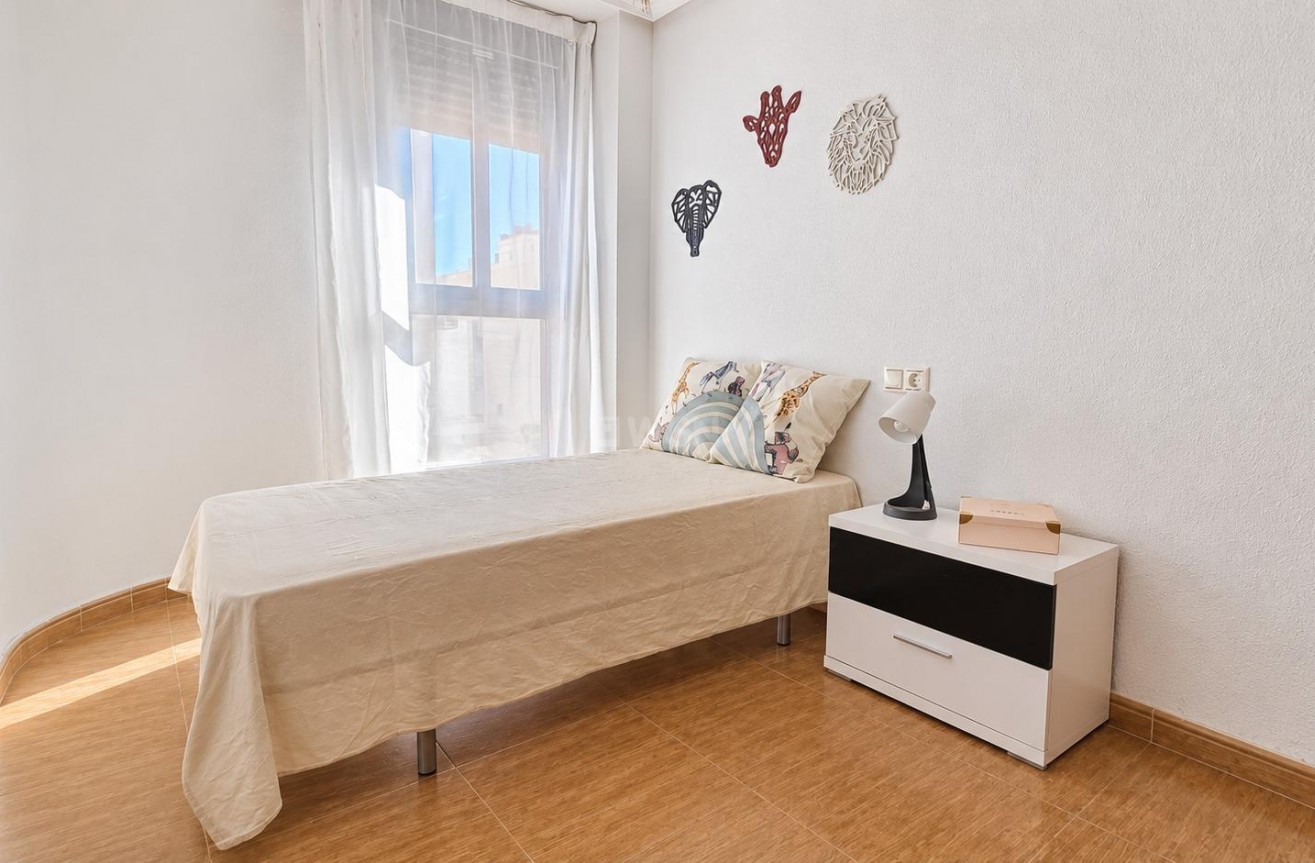 Wiederverkauf - Wohnung - Torrevieja - Centro - Muelle Pesquero