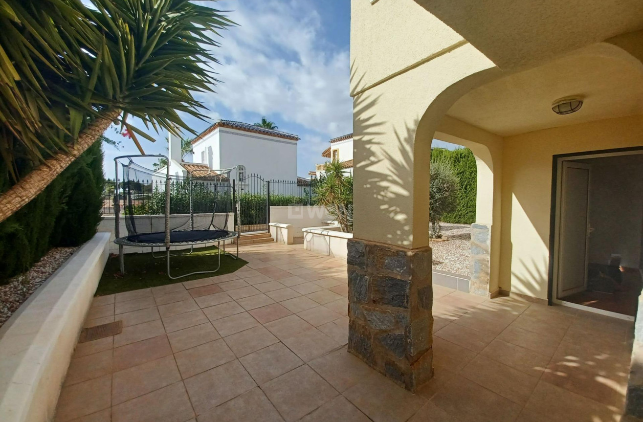 Odsprzedaż - Villa - Orihuela Costa - Lomas de Cabo Roig