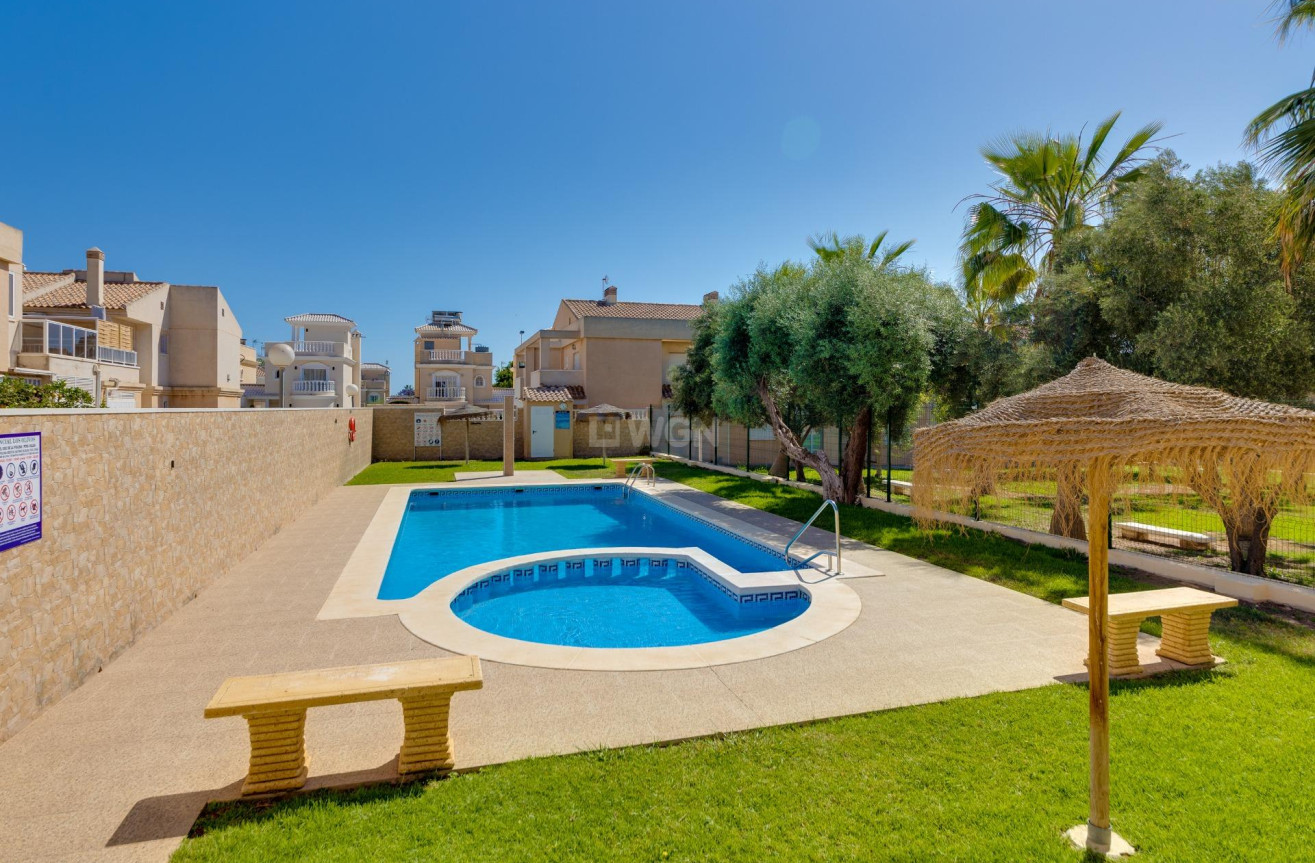 Resale - Townhouse - Torrevieja - Aguas Nuevas 2