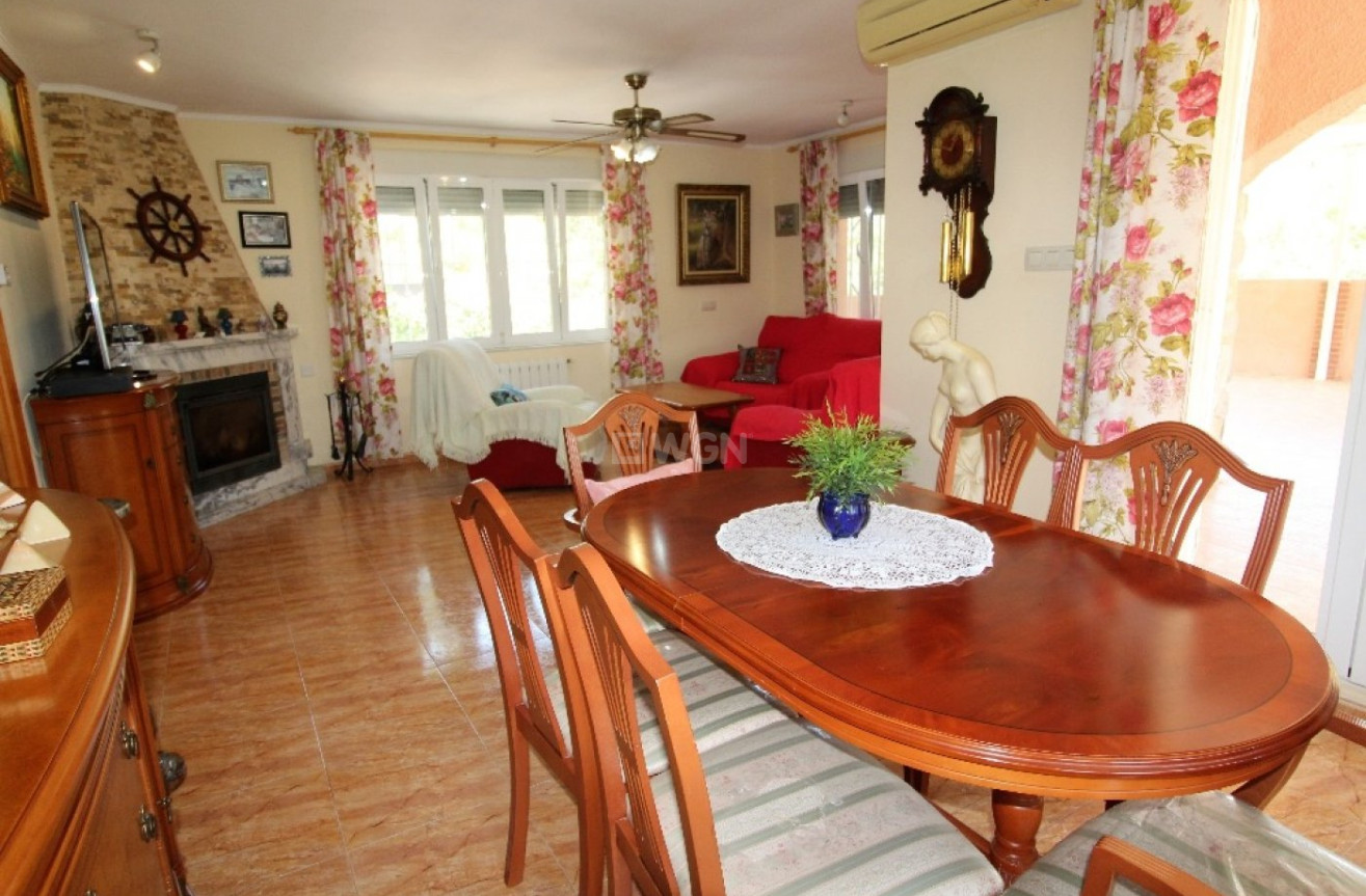 Resale - Villa - Torrevieja - Los Balcones