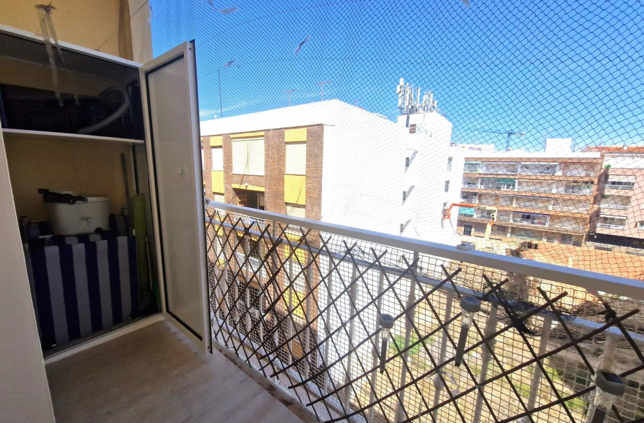 Resale - Apartment / flat - Torrevieja - Paseo Maritimo