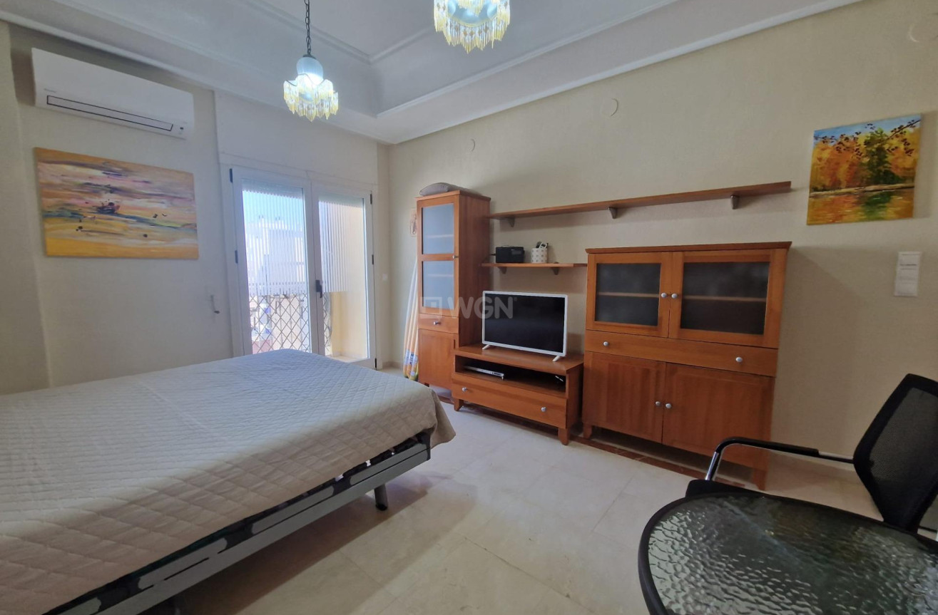 Resale - Apartment / flat - Torrevieja - Paseo Maritimo