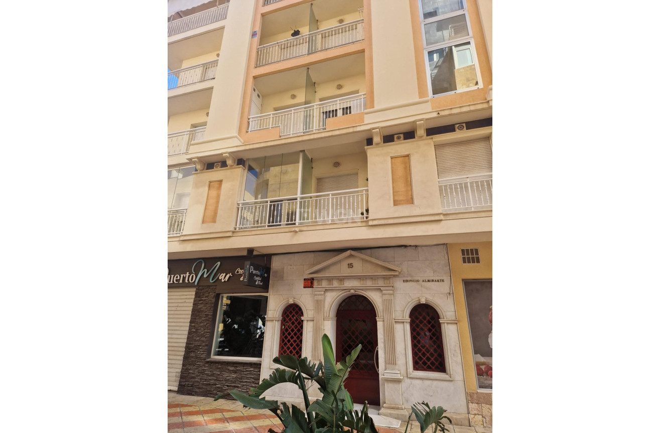 Resale - Apartment / flat - Torrevieja - Paseo Maritimo