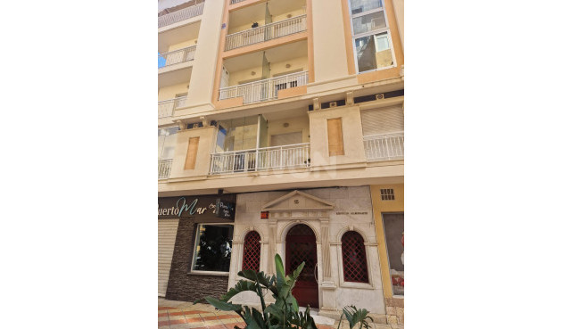 Resale - Apartment / flat - Torrevieja - Paseo Maritimo