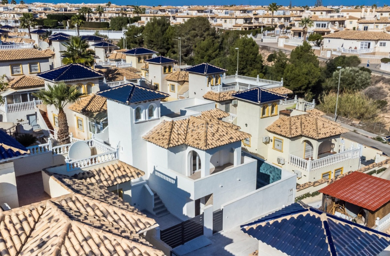 Resale - Villa - Orihuela Costa - Costa Blanca