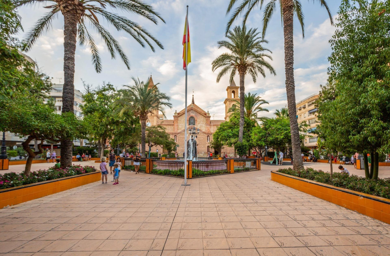 Odsprzedaż - Mieszkanie w bloku - Torrevieja - Estacion De Autobuses