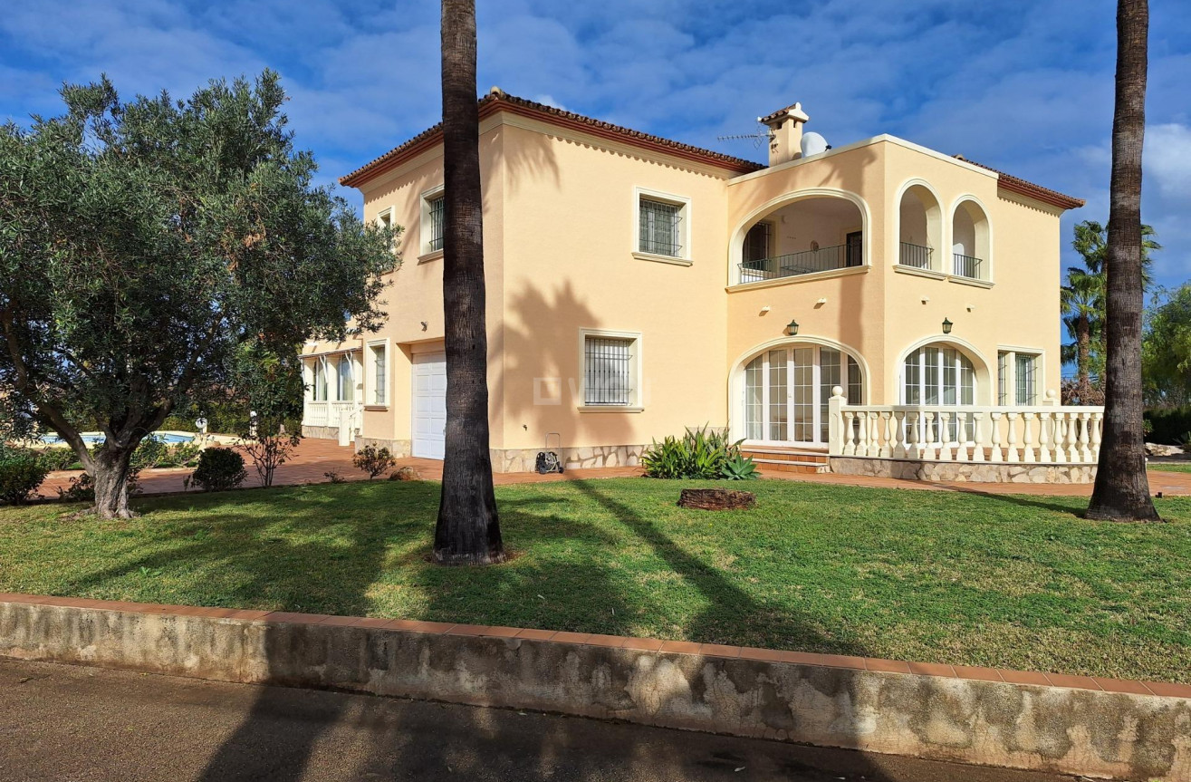 Resale - Villa - Denia - Las Marinas