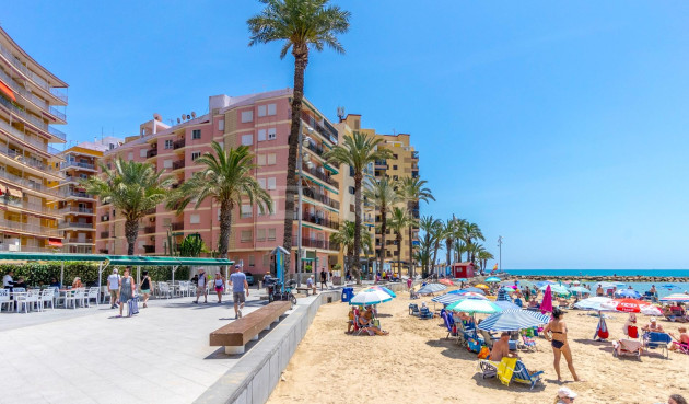 Odsprzedaż - Mieszkanie w bloku - Torrevieja - Playa del Cura