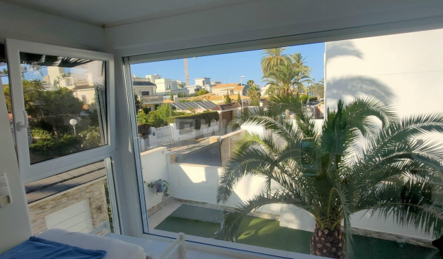 Odsprzedaż - Villa - Orihuela Costa - La Zenia