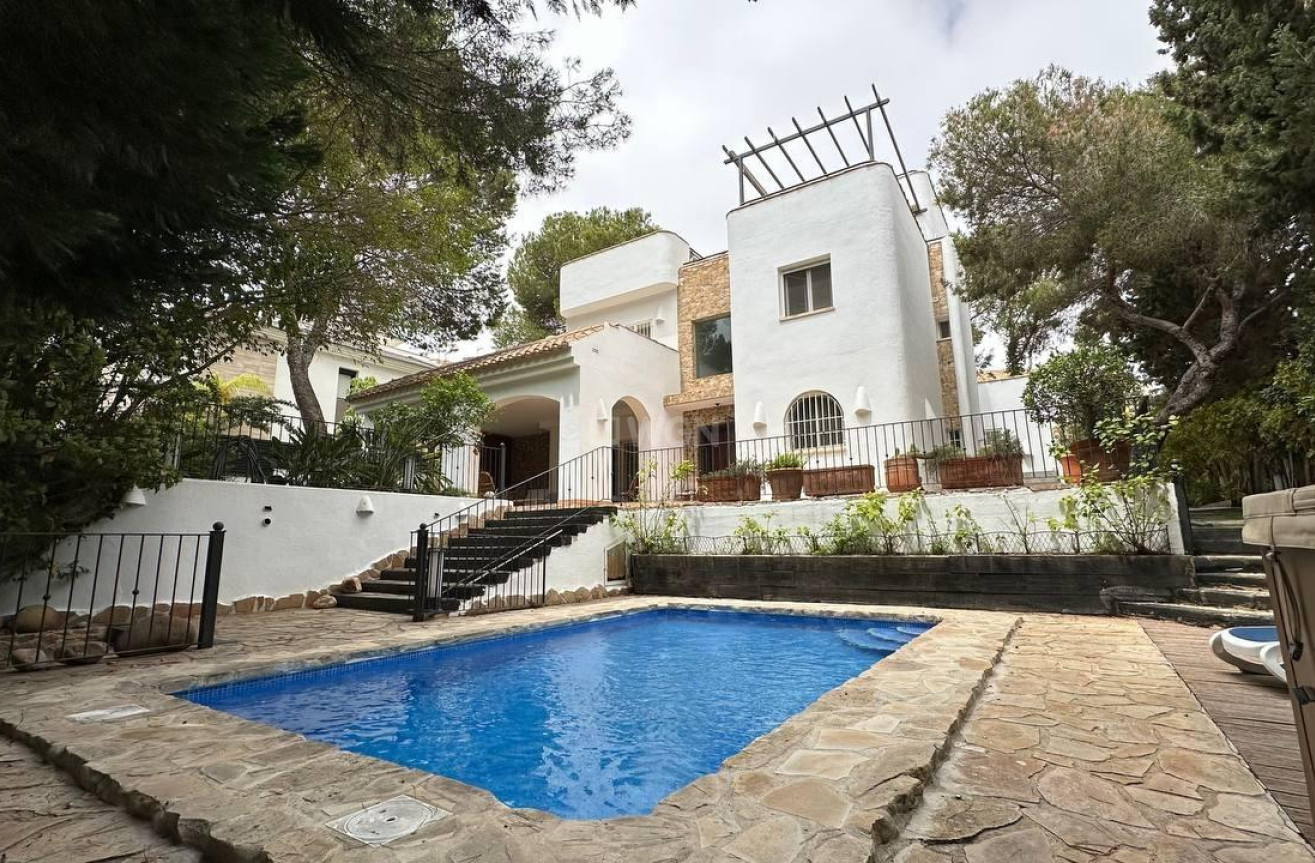 Odsprzedaż - Villa - Orihuela Costa - Campoamor