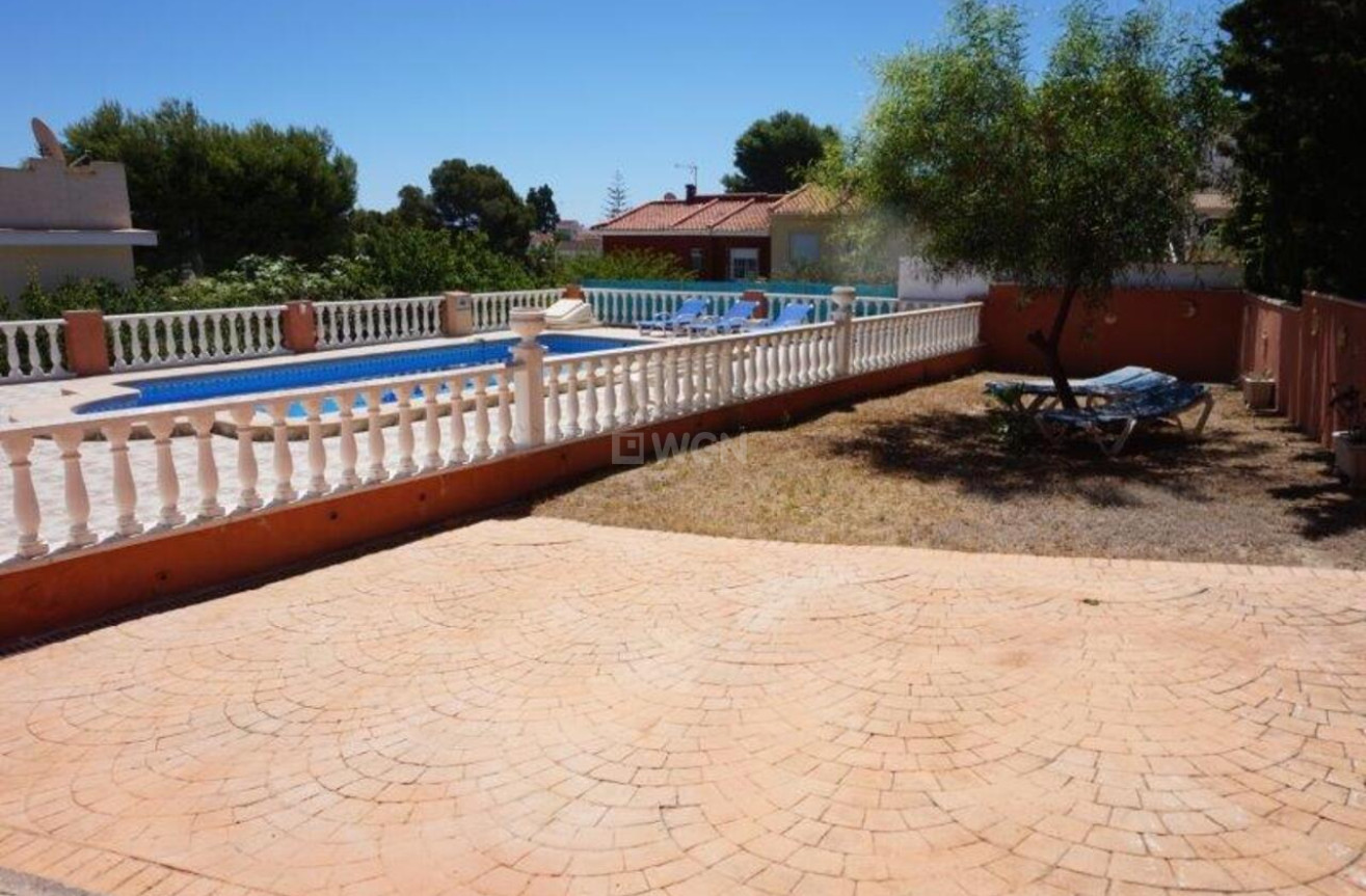 Odsprzedaż - Villa - Los Balcones - Costa Blanca