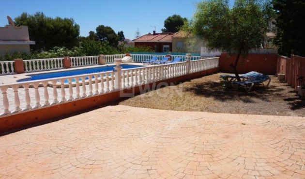 Resale - Villa - Los Balcones - Costa Blanca