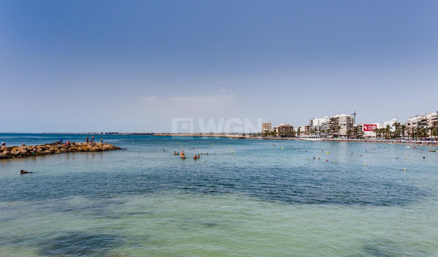 Odsprzedaż - Mieszkanie w bloku - Torrevieja - Playa del Cura