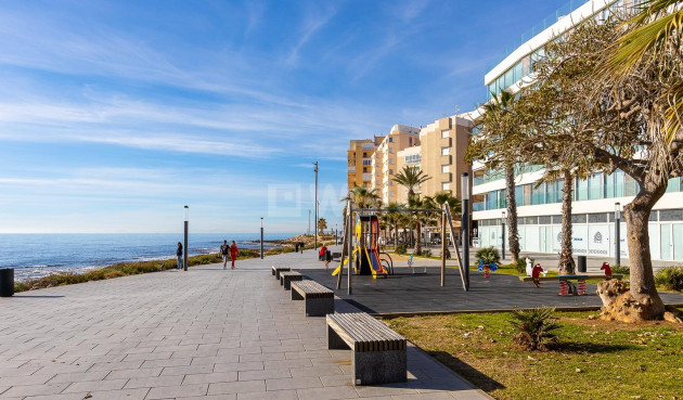 Odsprzedaż - Mieszkanie w bloku - Torrevieja - Playa del Cura