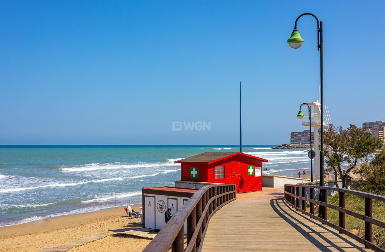 Odsprzedaż - Mieszkanie w bloku - Torrevieja - Torre La Mata