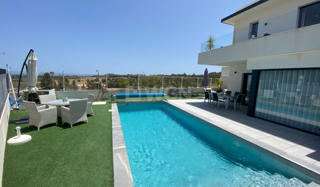 Resale - Villa - San Miguel de Salinas - Inland