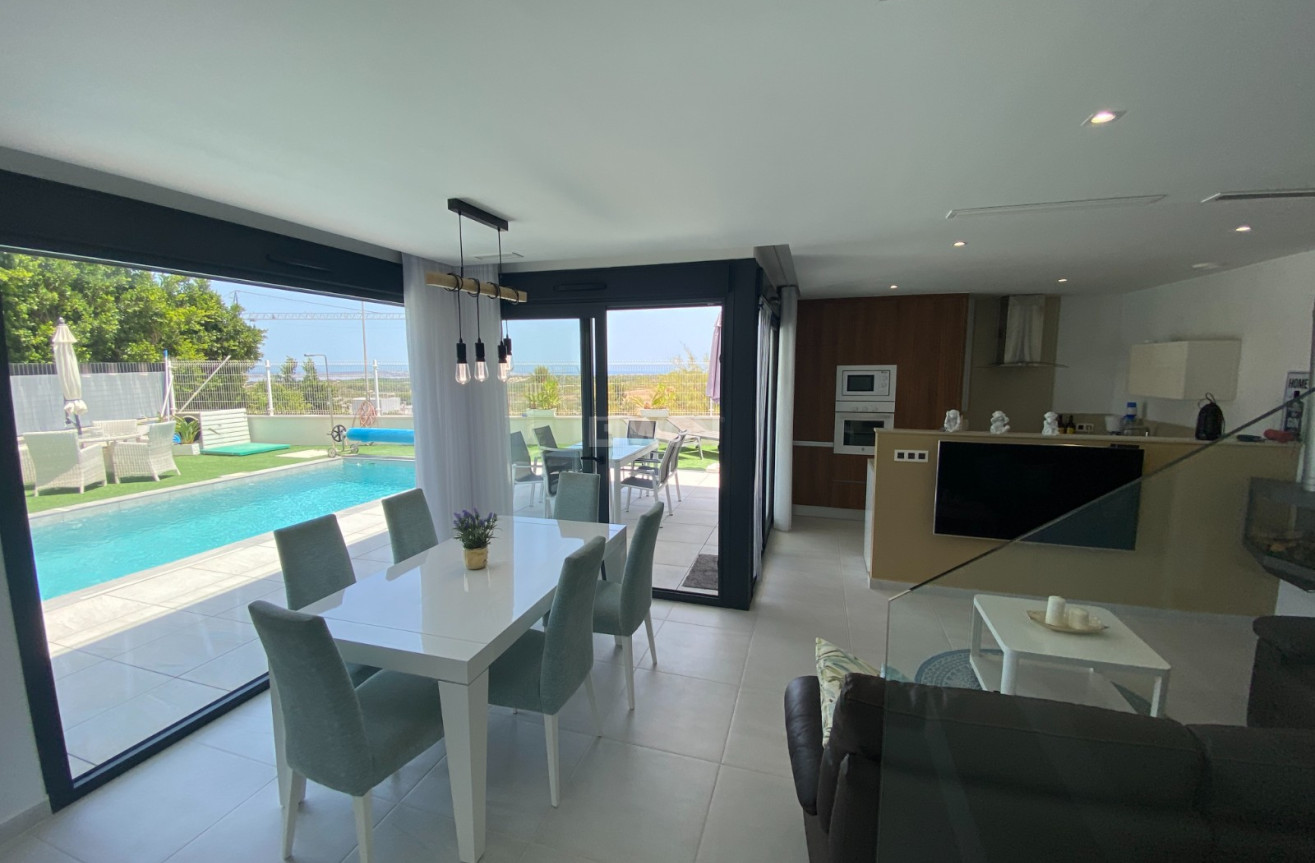 Resale - Villa - San Miguel de Salinas - Inland