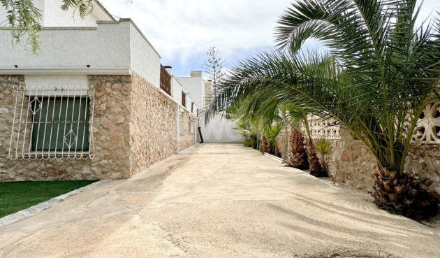 Resale - Villa - Orihuela Costa - Costa Blanca