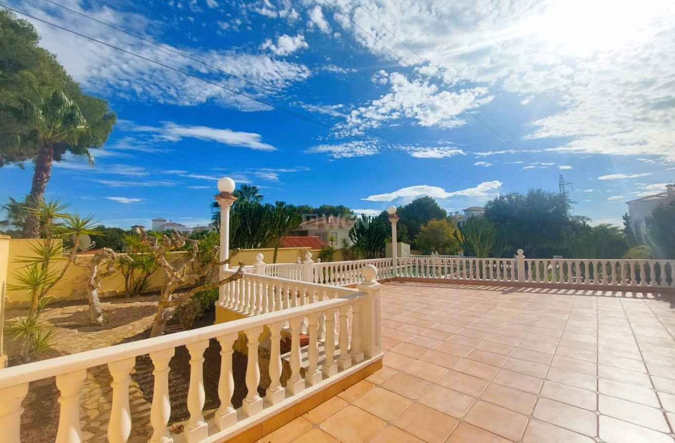 Resale - Villa - Orihuela Costa - Costa Blanca