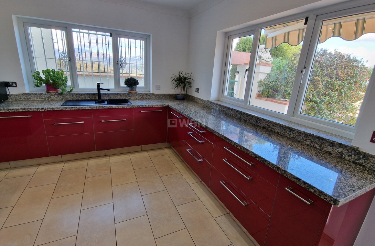 Resale - Villa - Los Romanes - Inland