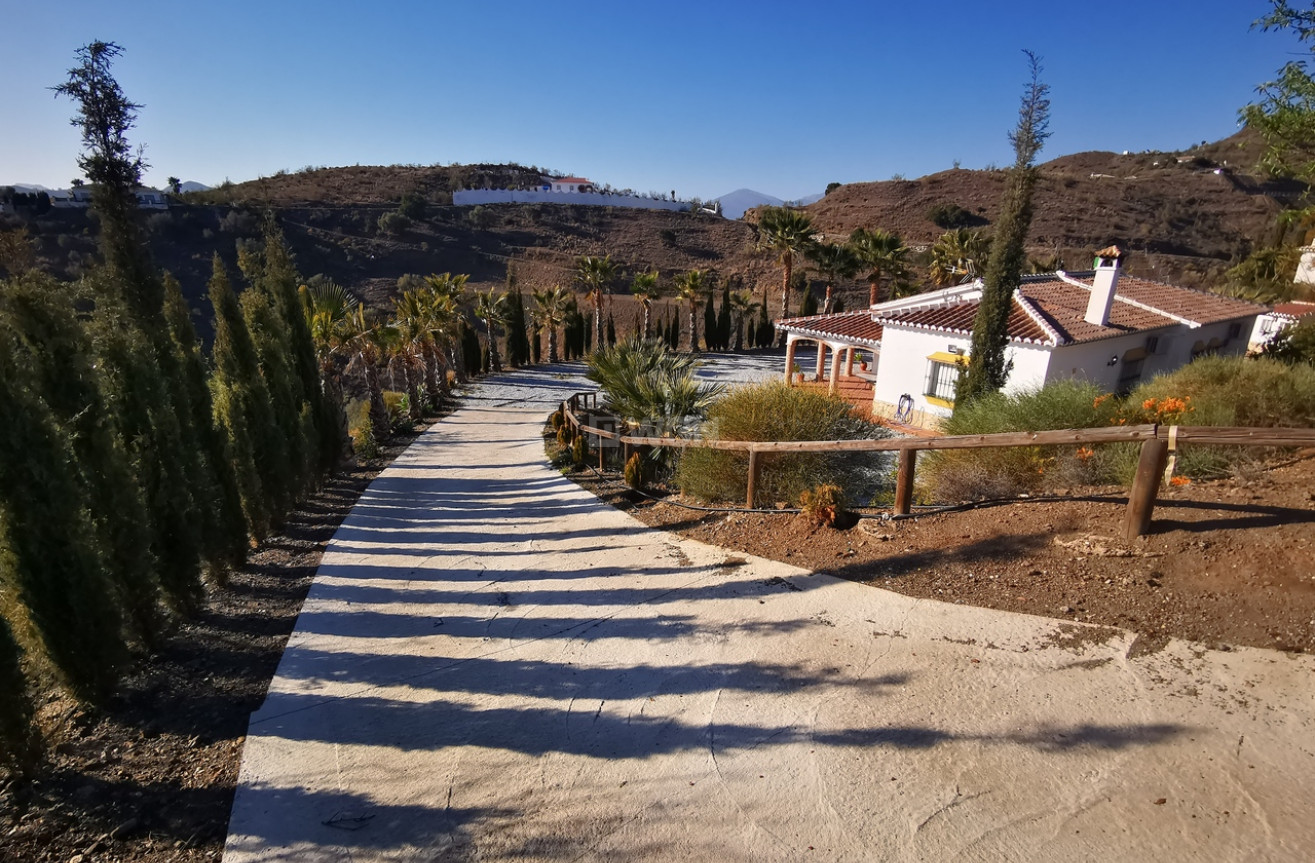 Resale - Villa - Canillas de Aceituno - Inland