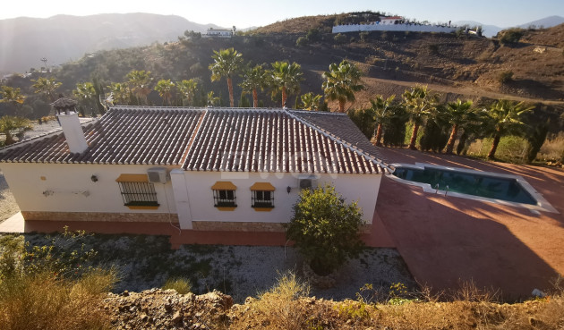 Resale - Villa - Canillas de Aceituno - Inland