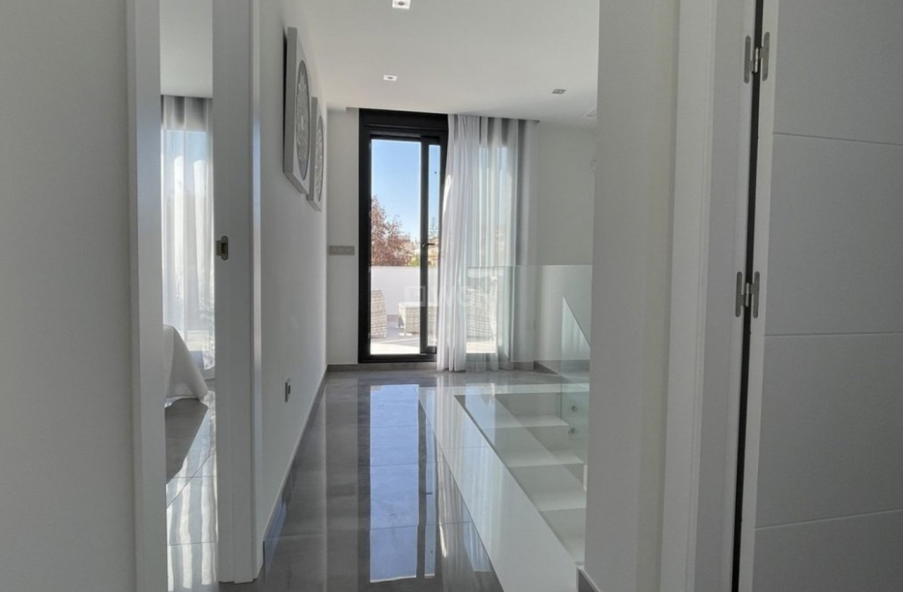 Resale - Villa - Torrevieja - Costa Blanca