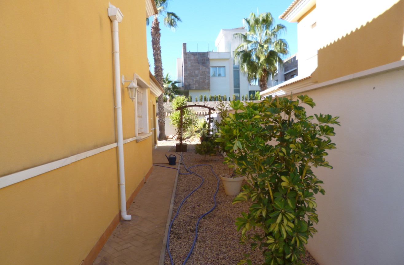 Resale - Villa - La Zenia - Costa Blanca