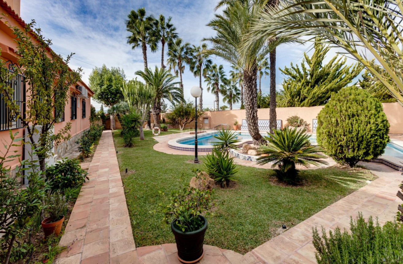 Resale - Villa - Torrevieja - San Luis