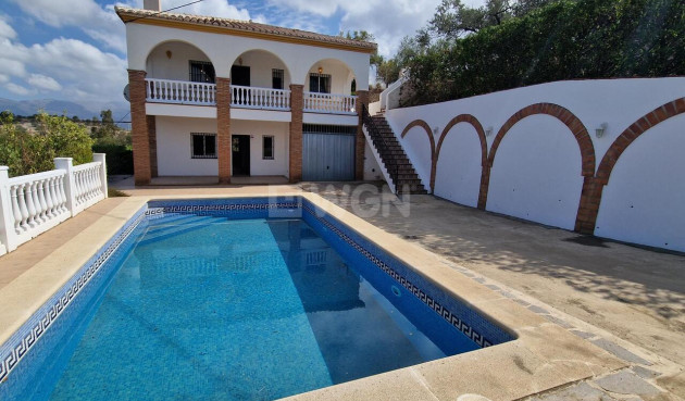 Resale - Villa - Los Romanes - Inland