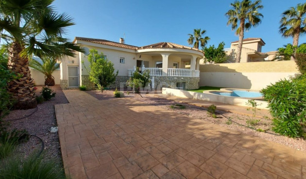 Resale - Villa - Hondón de las Nieves - Inland