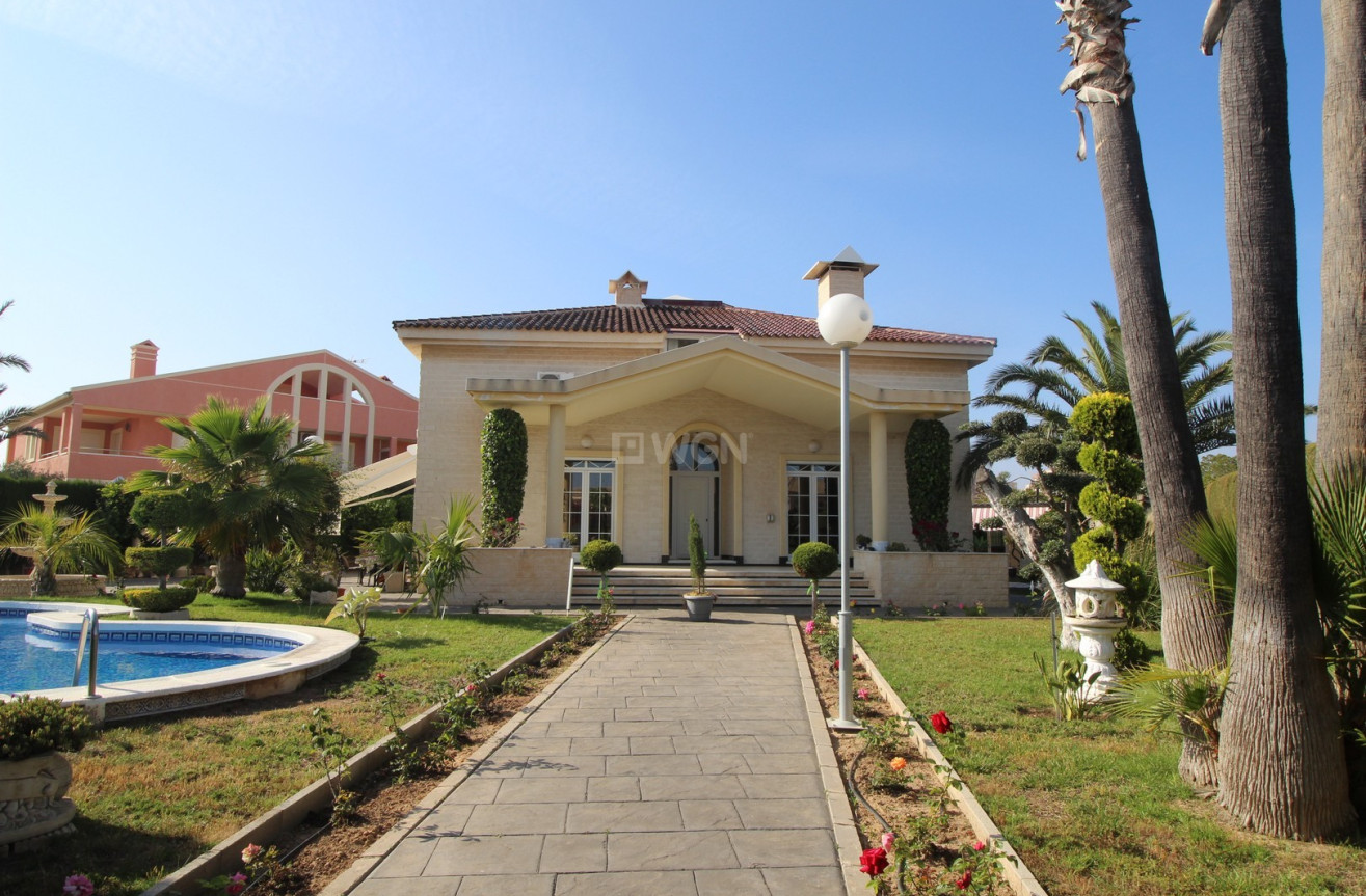 Resale - Villa - Mil Palmeras - Costa Blanca