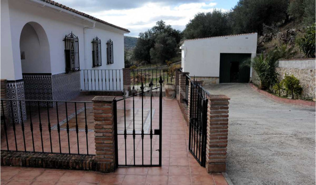 Resale - Villa - Alcaucín - Inland