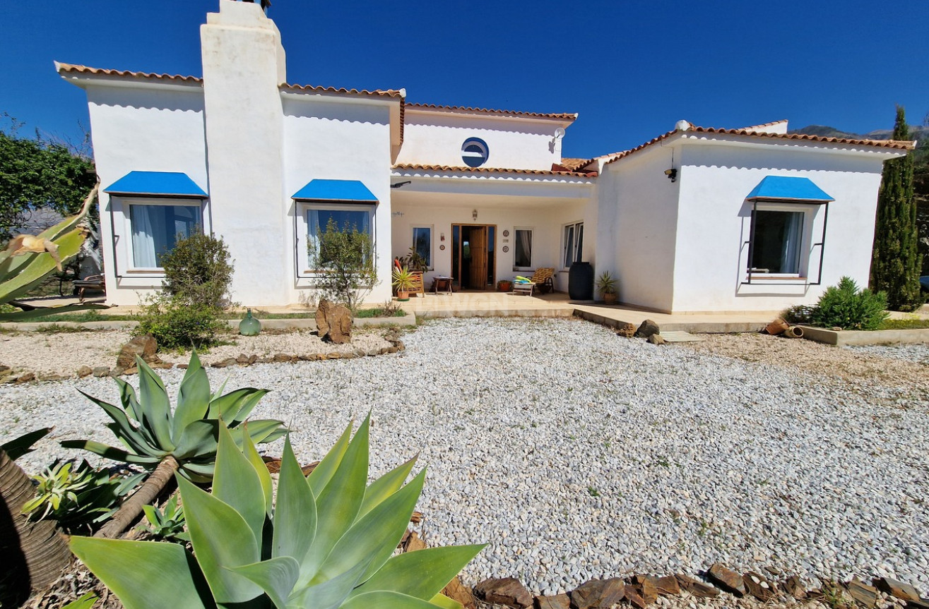 Resale - Villa - Canillas de Aceituno - Inland