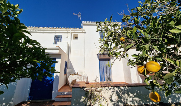 Resale - Villa - Alcaucín - Inland