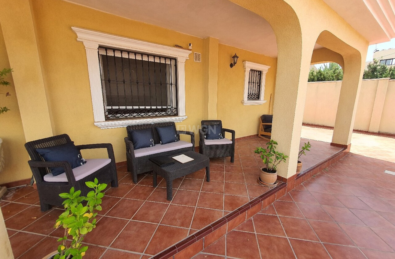 Odsprzedaż - Villa - Los Balcones - Costa Blanca