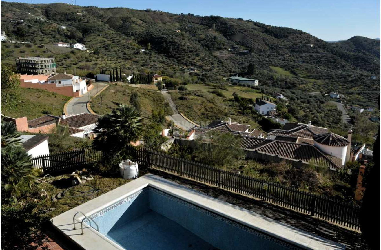 Resale - Villa - Alcaucín - Inland