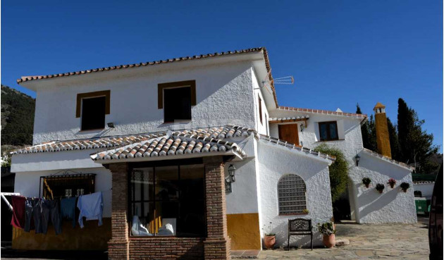 Resale - Villa - Alcaucín - Inland