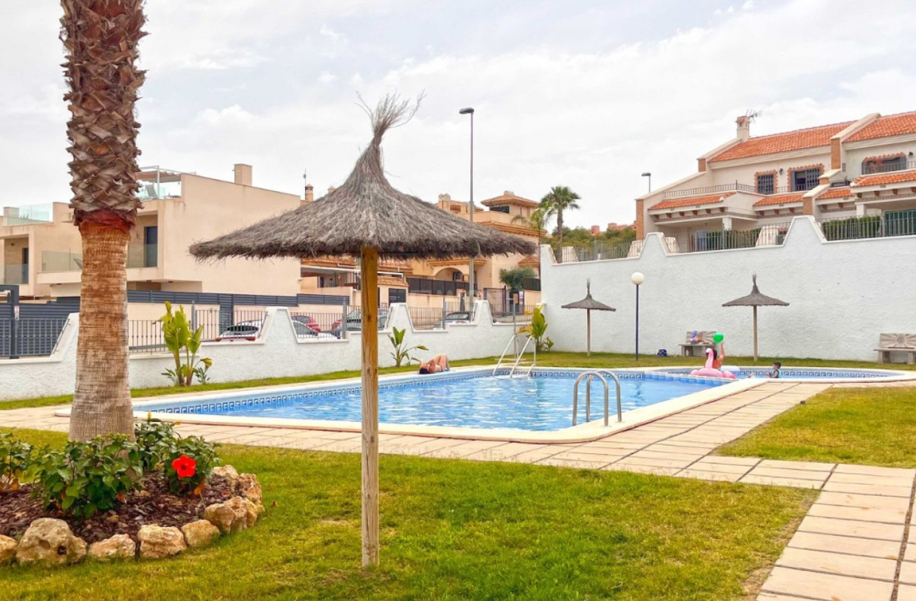 Resale - Townhouse - San Miguel de Salinas - Inland