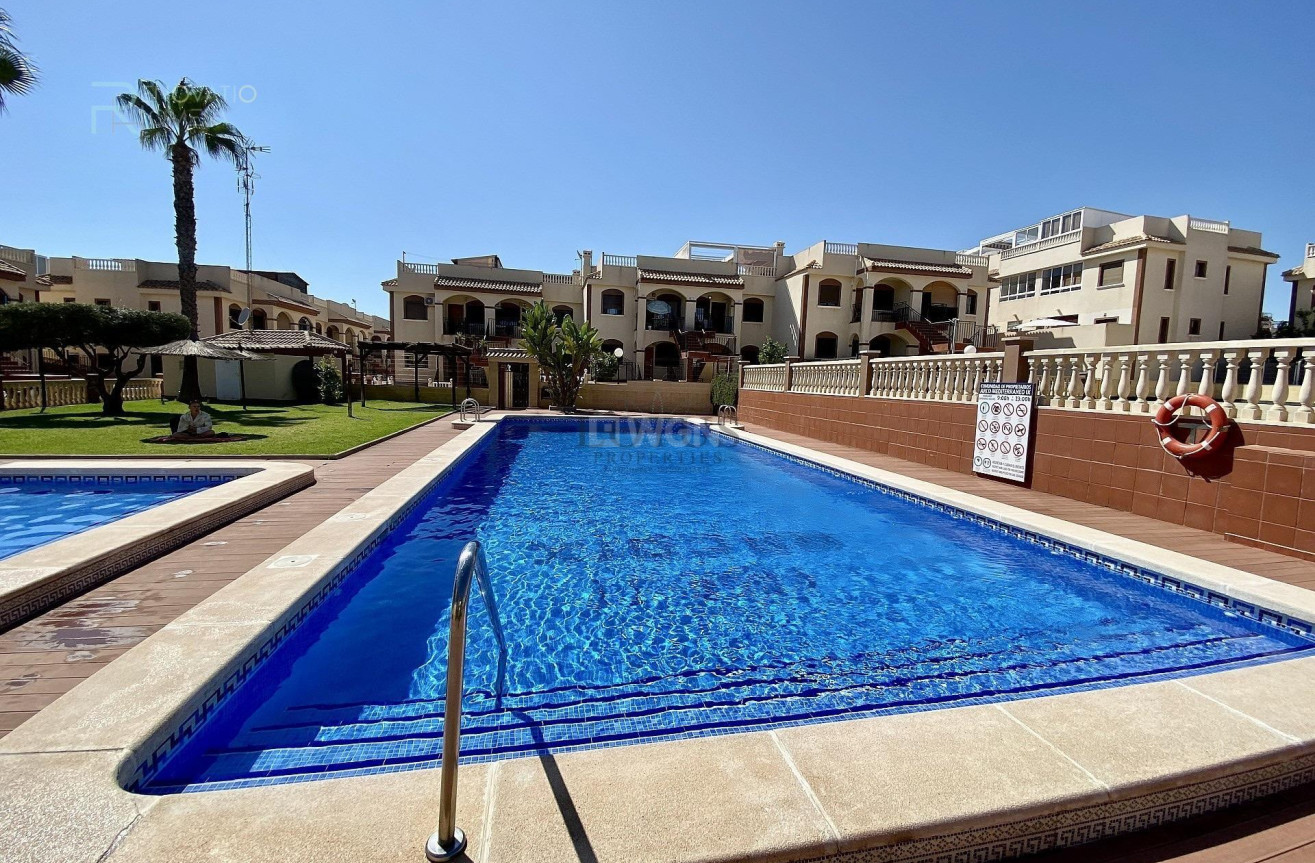 Resale - Bungalow - Torrevieja - Aguas Nuevas 1