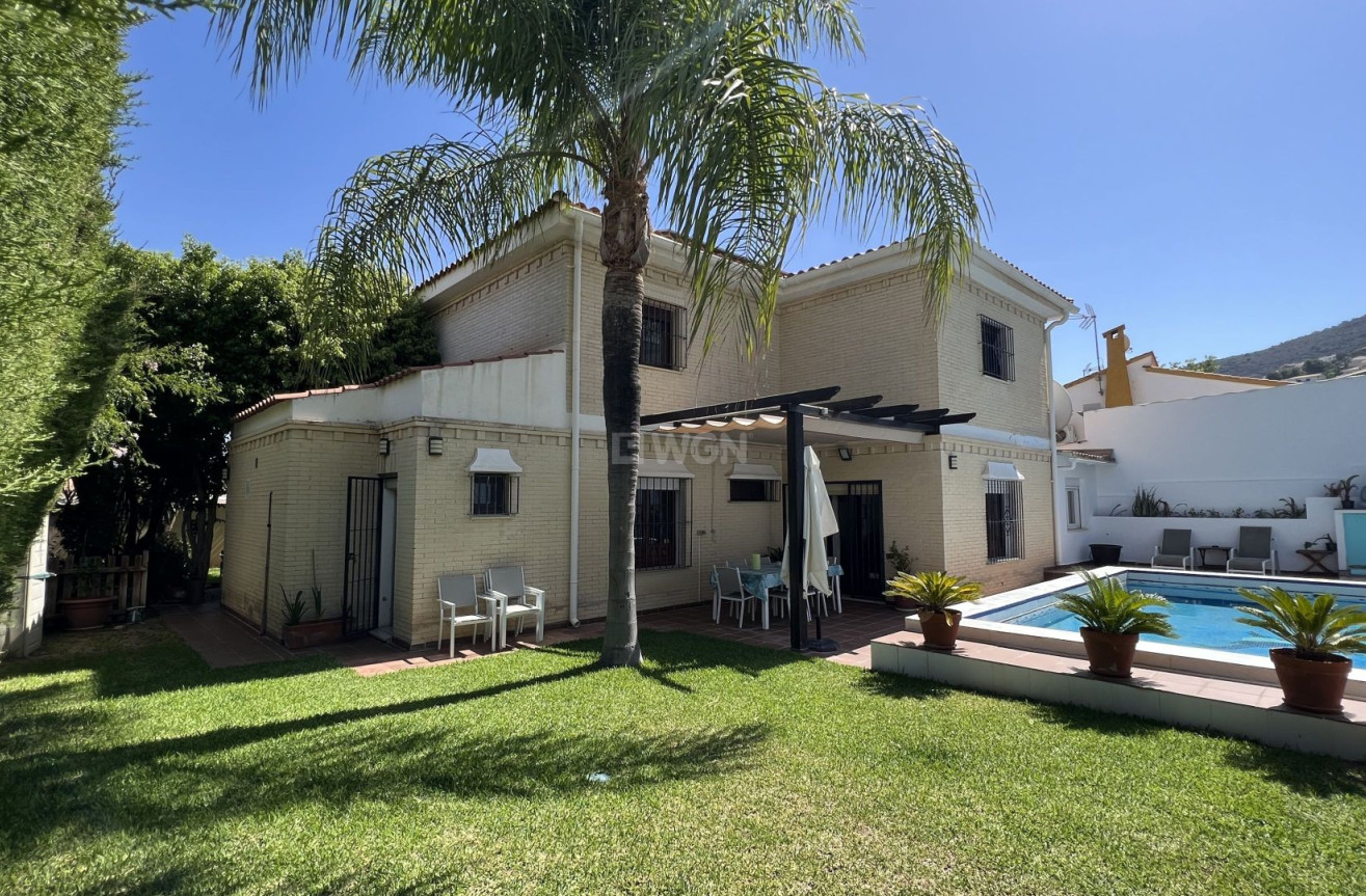 Resale - Villa - Alhaurín de la Torre - Inland