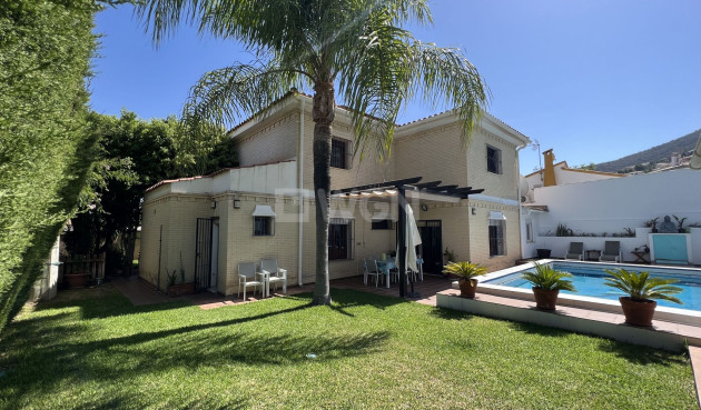 Resale - Villa - Alhaurín de la Torre - Inland