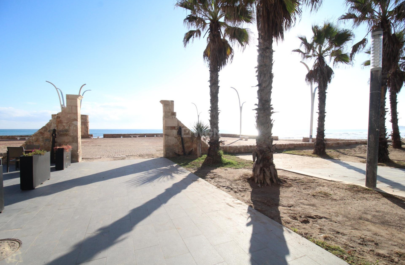 Resale - Apartment / flat - Torrevieja - La Mata