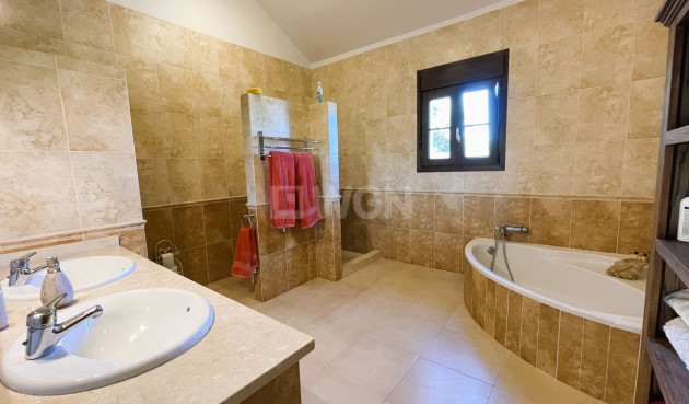 Resale - Villa - Alhaurin el Grande - Inland