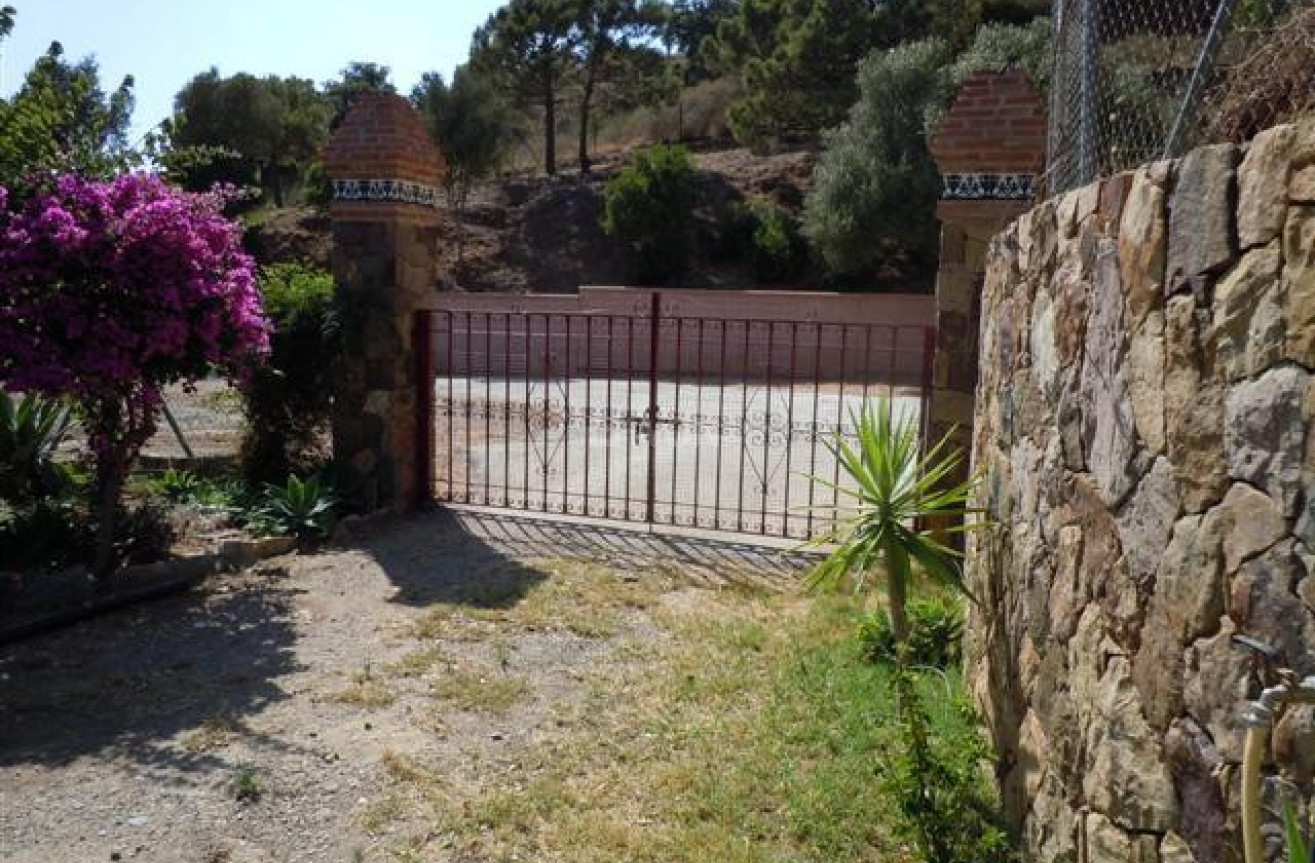 Resale - Villa - Estepona - Costa del Sol