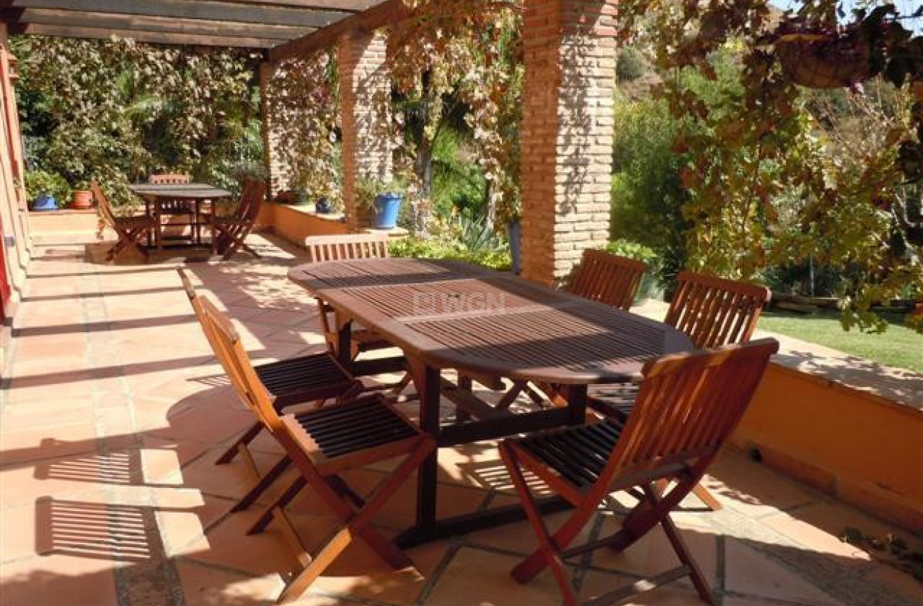 Resale - Villa - Estepona - Costa del Sol