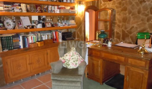 Resale - Villa - Estepona - Costa del Sol