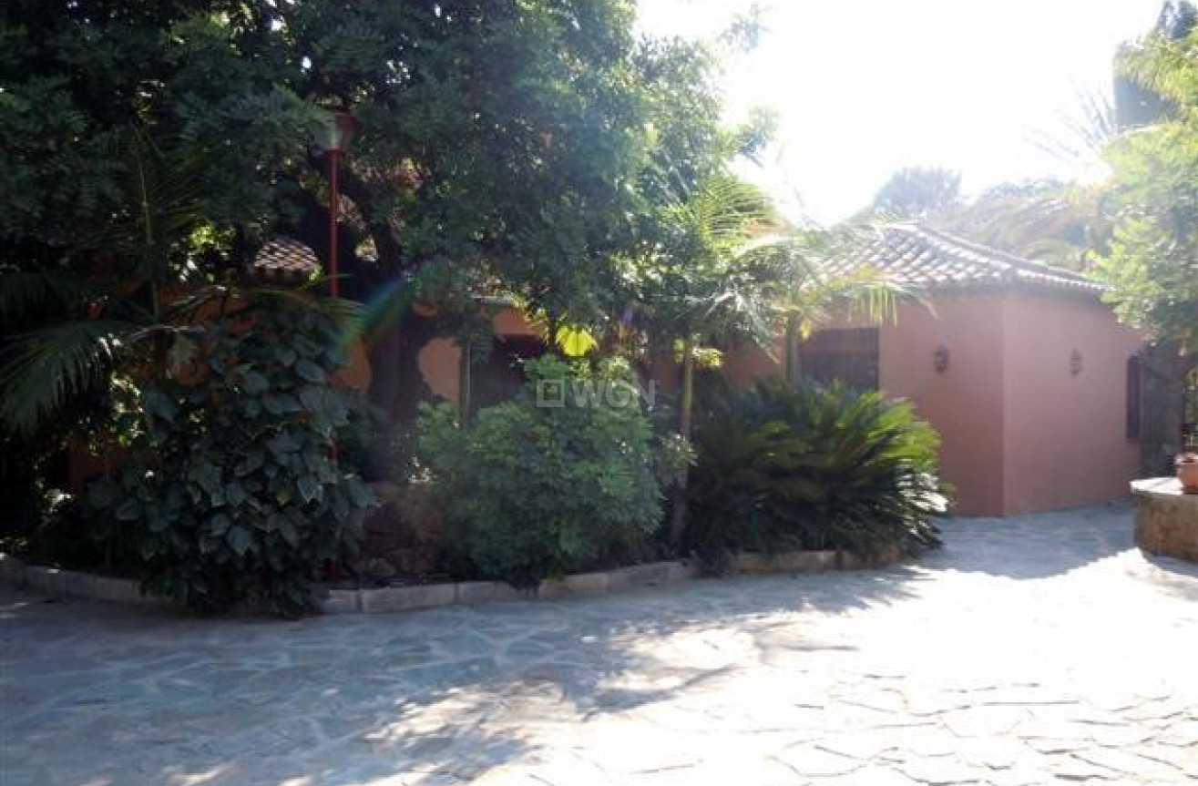 Resale - Villa - Estepona - Costa del Sol